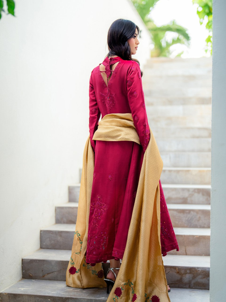Luxurious rouge kurta with golden lama dupatta