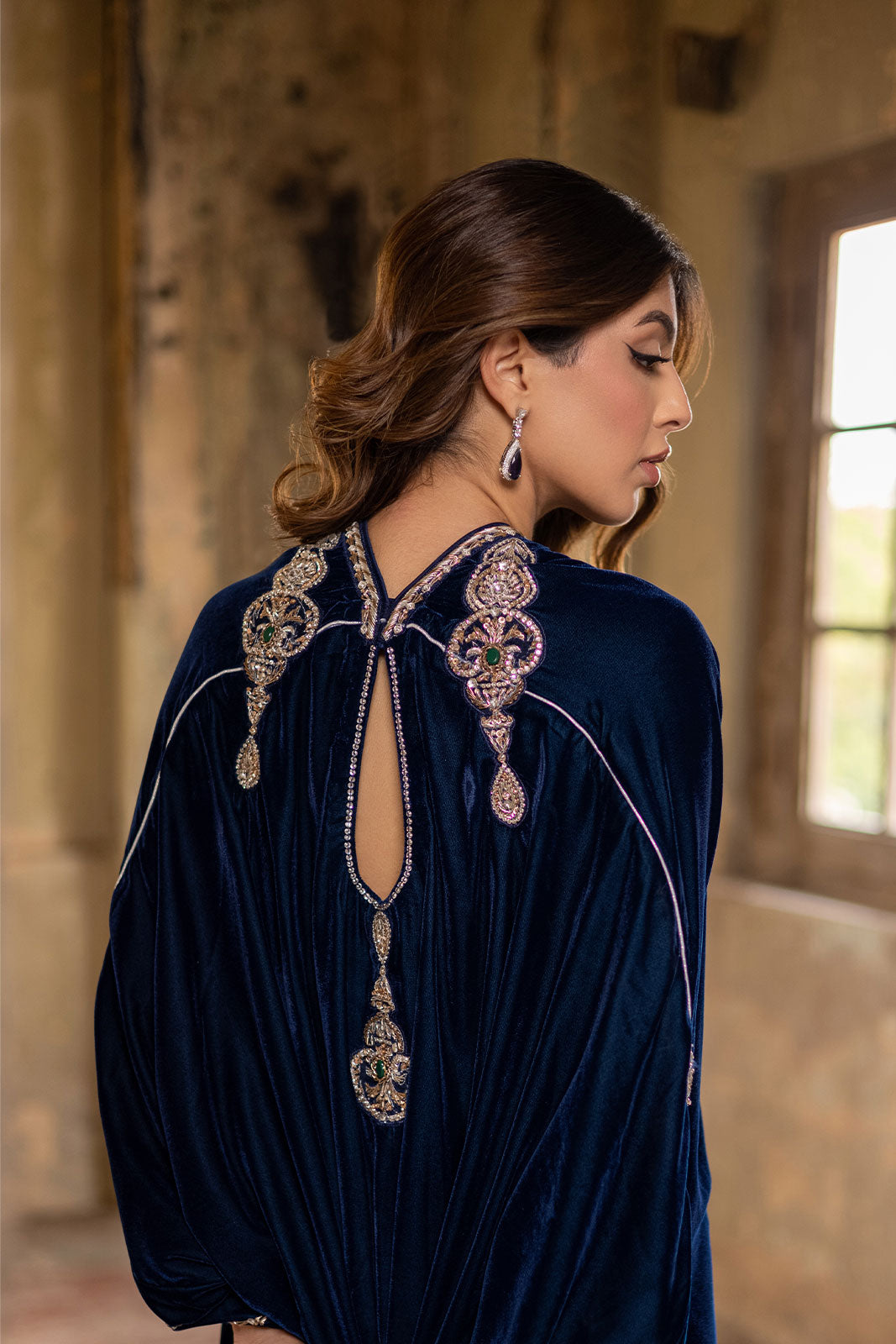 Back neck cutouts