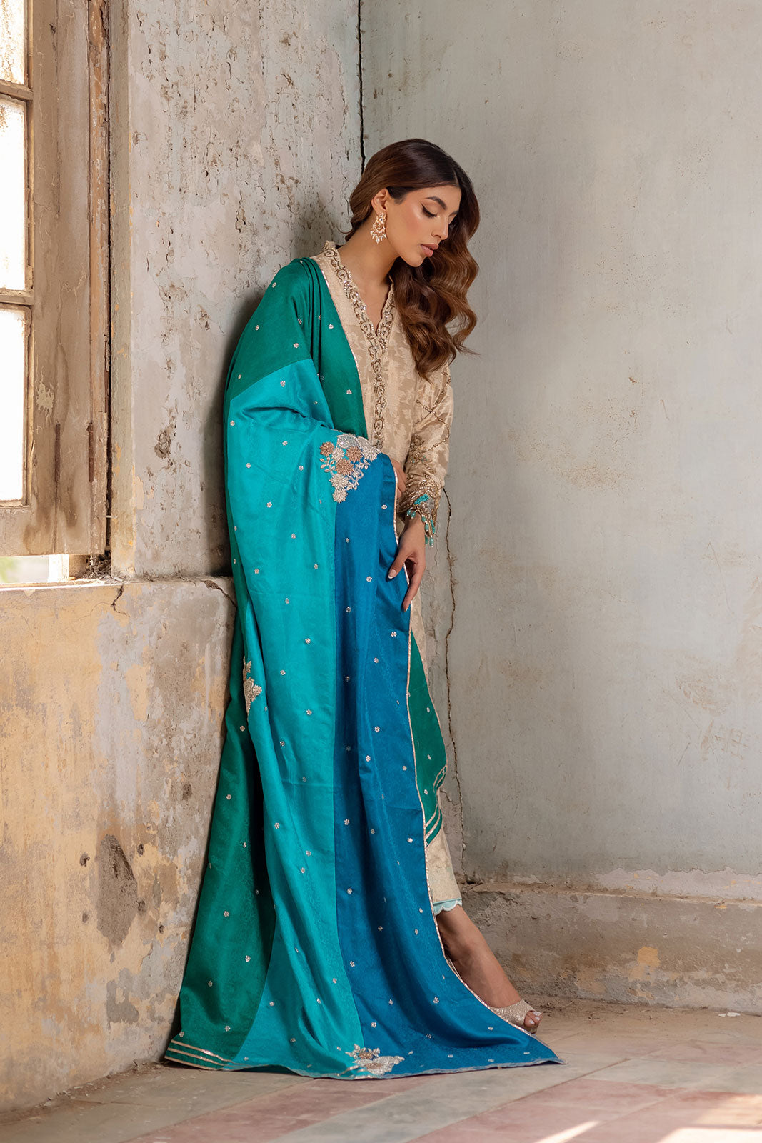 Elegant festive shawl